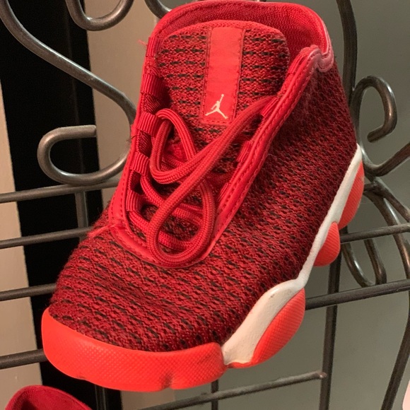 Jorden Horizon Red Sneakers- UNISEX - Picture 3 of 10